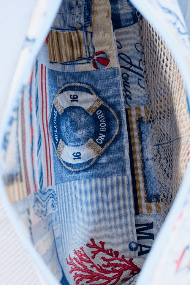 Trousse de toilette artisanale – Thème marin en simili cuir bleu