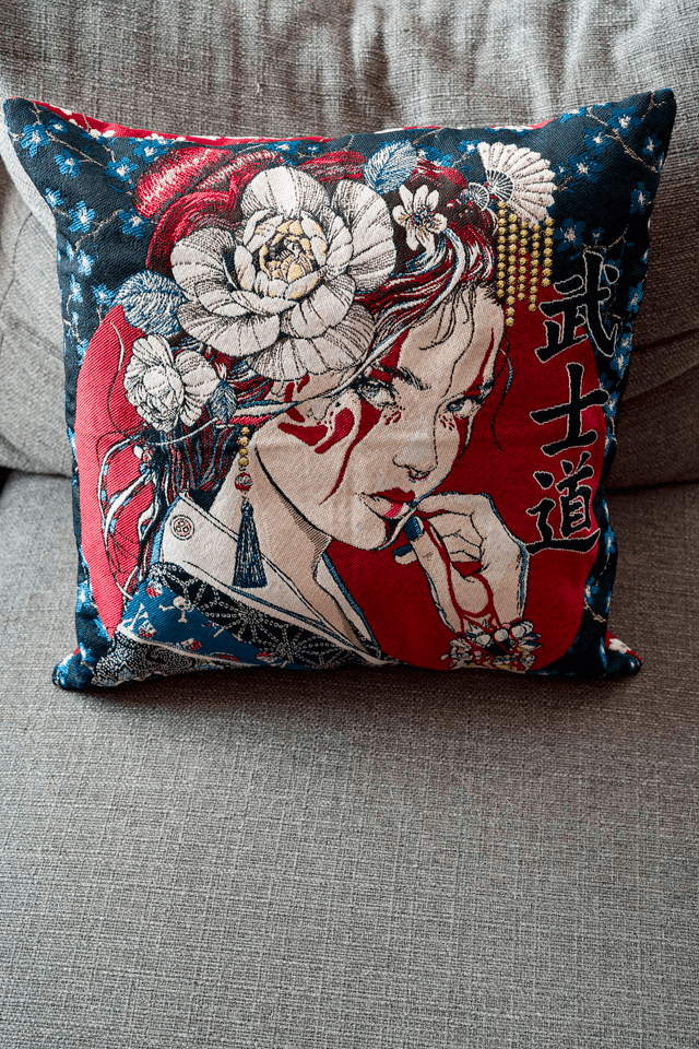 Coussin Bushido au Féminin  – L’Âme du Japon et la Force de l’Esthétisme