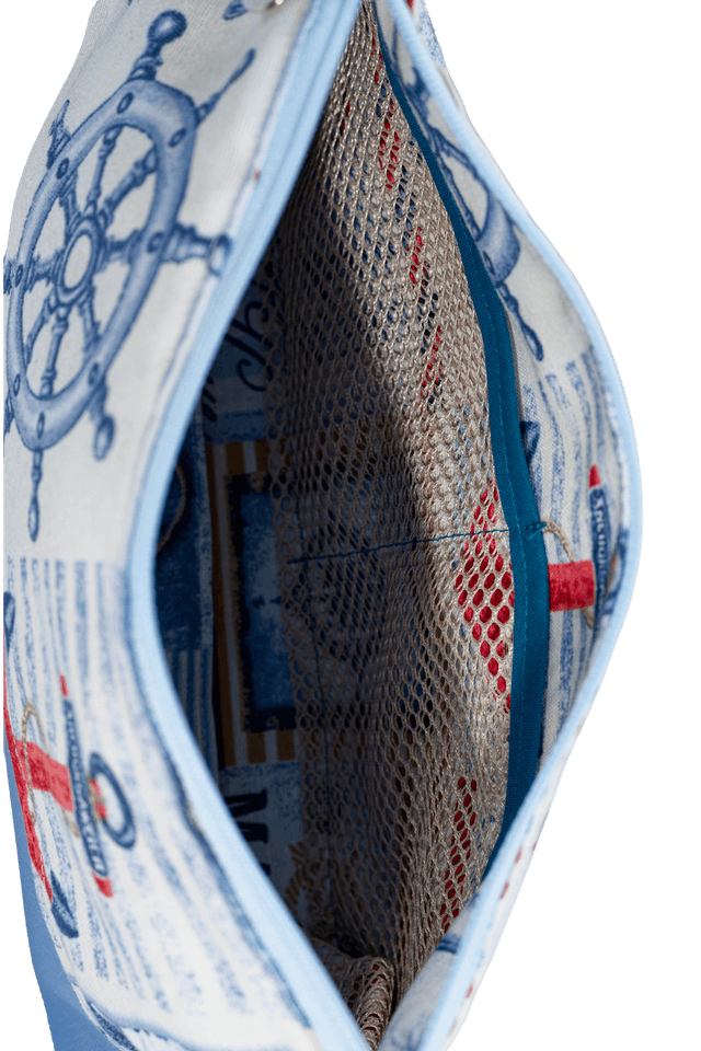 Trousse de toilette artisanale – Thème marin en simili cuir bleu